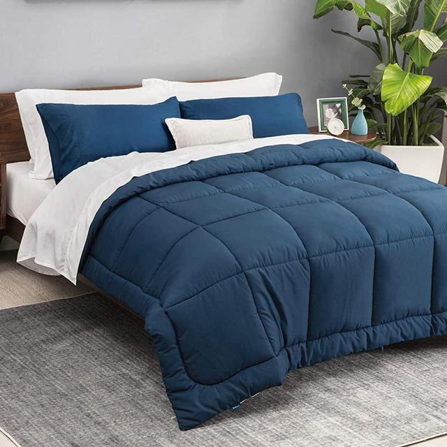 Bedsure Down Alternative Comforter Queen- All-Season Quilted Lightweight Comforter Duvet Insert Queen with Corner Tabs - 300GSM Plush Microfiber Fill - Machine Washable Navy 88x88 Inch