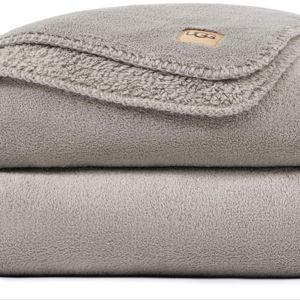 UGG Whitecap Full/Queen Blanket, Fleece Fluffy Blanket for Bed, Luxury Cozy Oversized Throw for Couch, Washable Queen Bedding, Hypoallergenic Bedding Queen Size, 90" x 90", Seal Grey