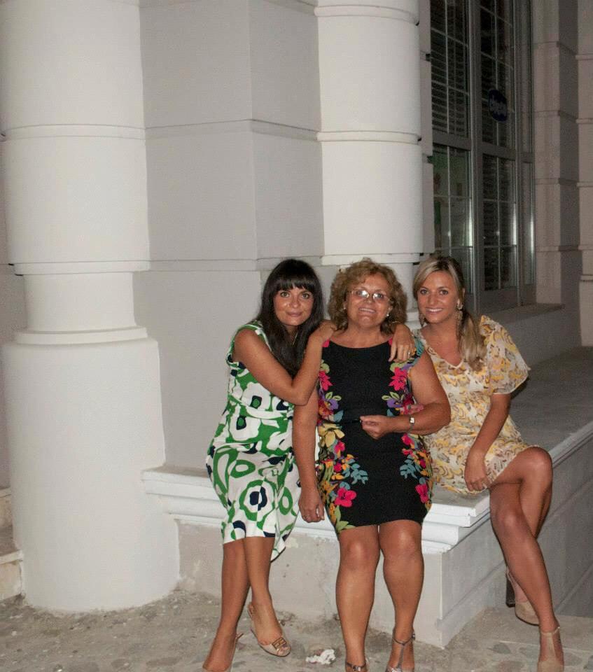 Ela with her mom and sister