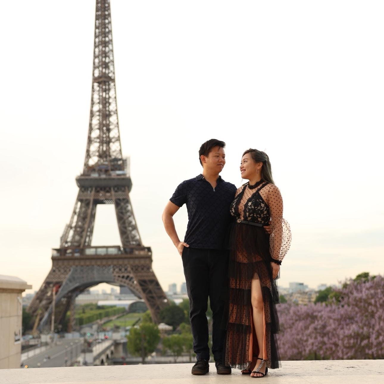 5/12/23 – Alex’s first time in Paris and our very first photoshoot by the Eiffel Tower!

Lần đầu Alex đến Paris và buổi chụp ảnh đầu tiên của chúng tôi bên tháp Eiffel! 📸🗼