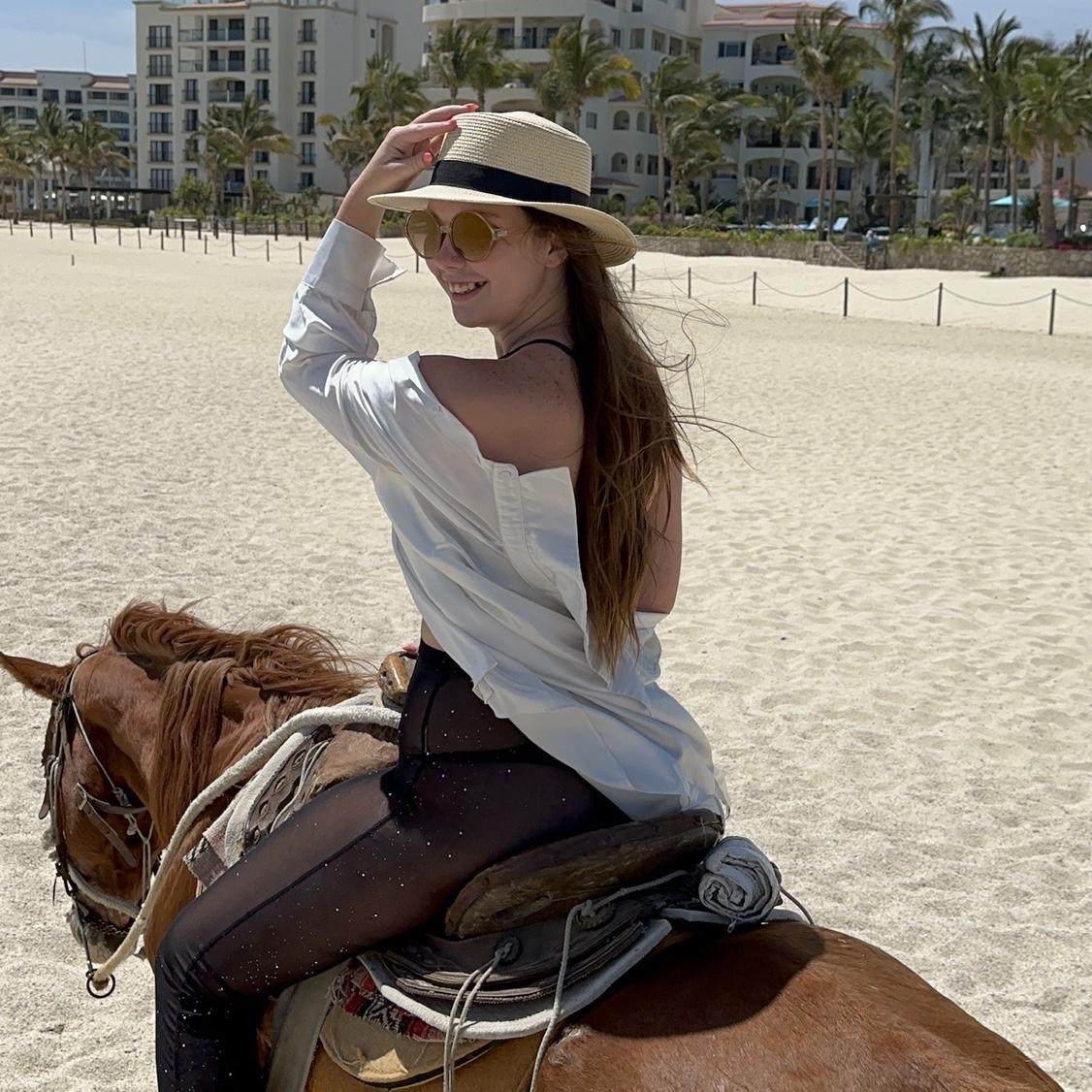 Meet Star…This picture just before she thought it was a novel idea to take off in a full gallop with someone who doesn’t know how to stop a horse. Very happy our guide was able to catch up to us! 😅😅