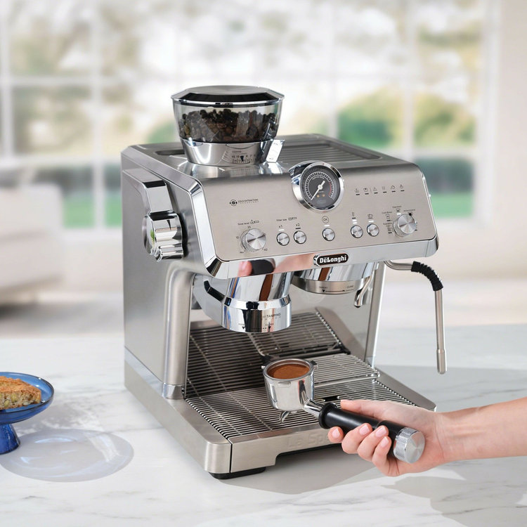 De'Longhi La Specialista エスプレッソマシン De'Longhi, La Specialista Opera Espresso Machine with Cold Brew | Zola