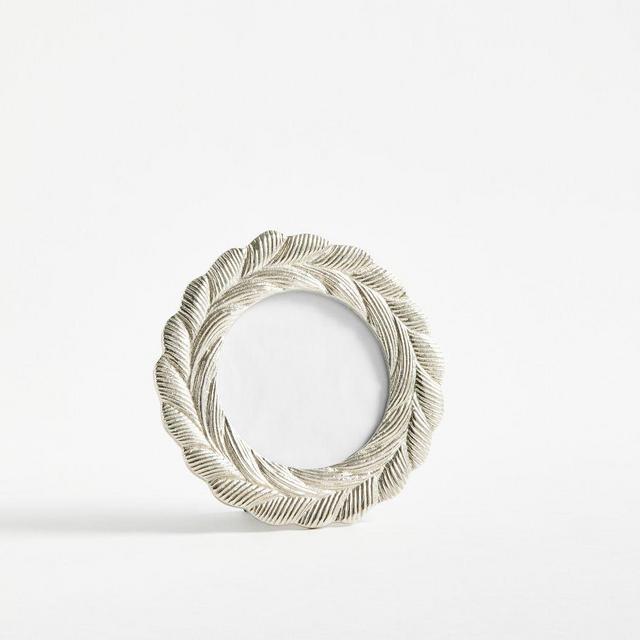 Figural Wreath Frame, 4.5" - Silver