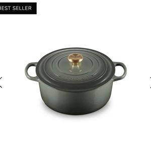 Signature Round Dutch Oven- Thyme 5.5 qt