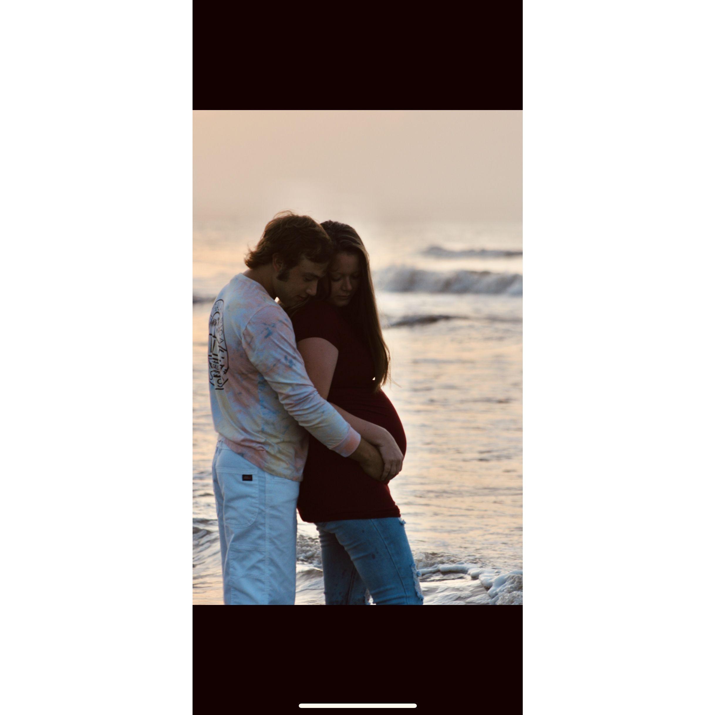 Maternity pics with Ava'rie  <3