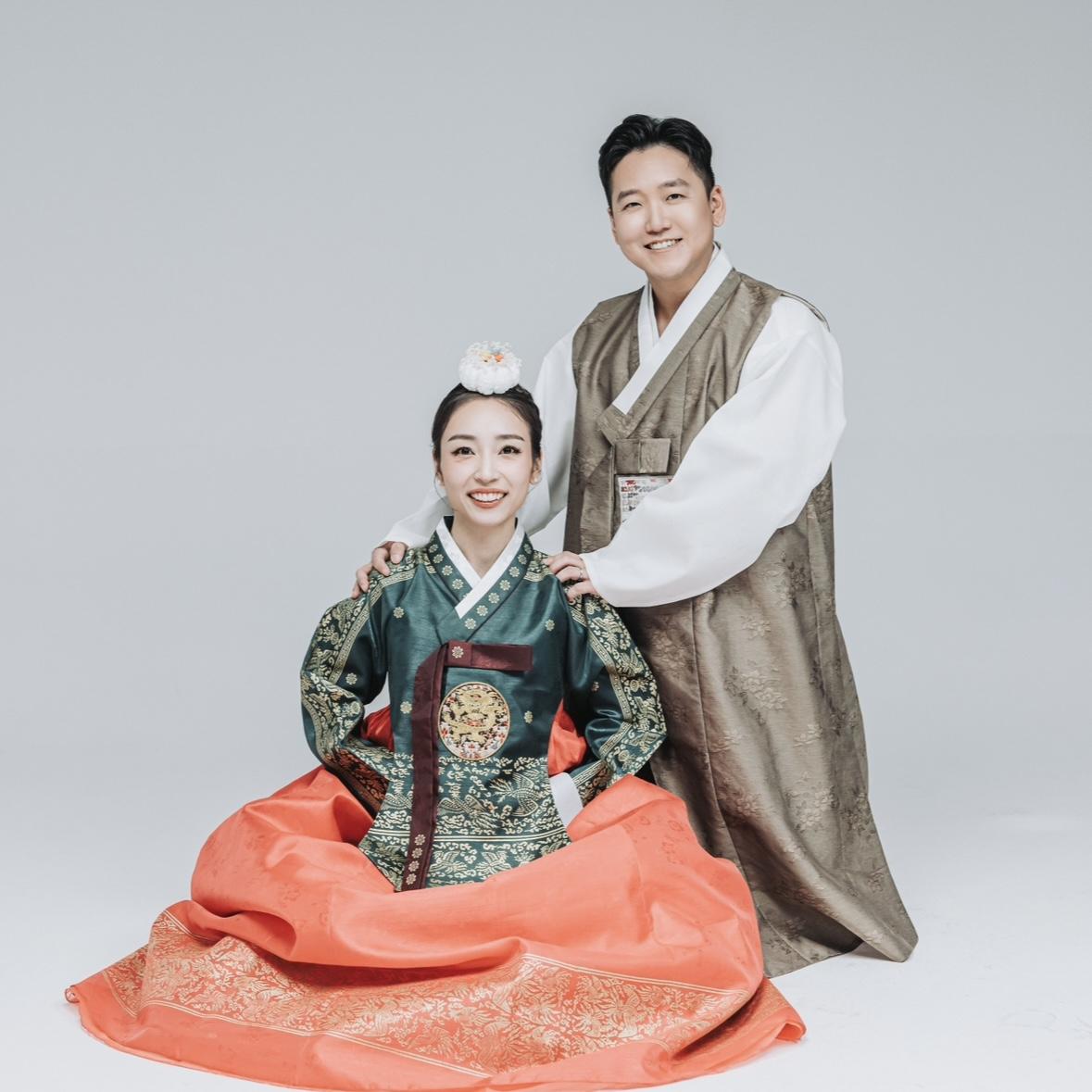 저희의 결혼을 축하해 주셔서 감사합니다. 영원히 변치 않는 사랑으로 행복하게 살겠습니다.