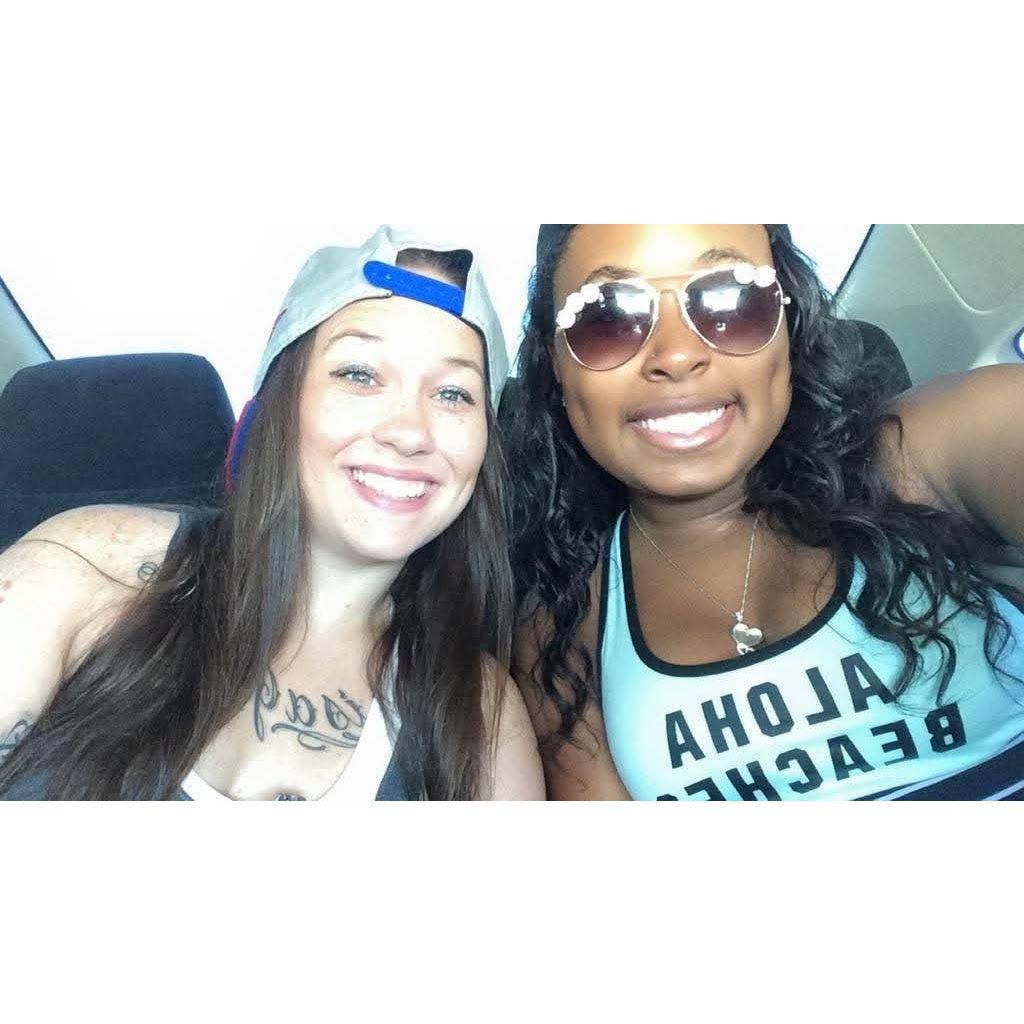 Nicole and her bestfriend Ashley!