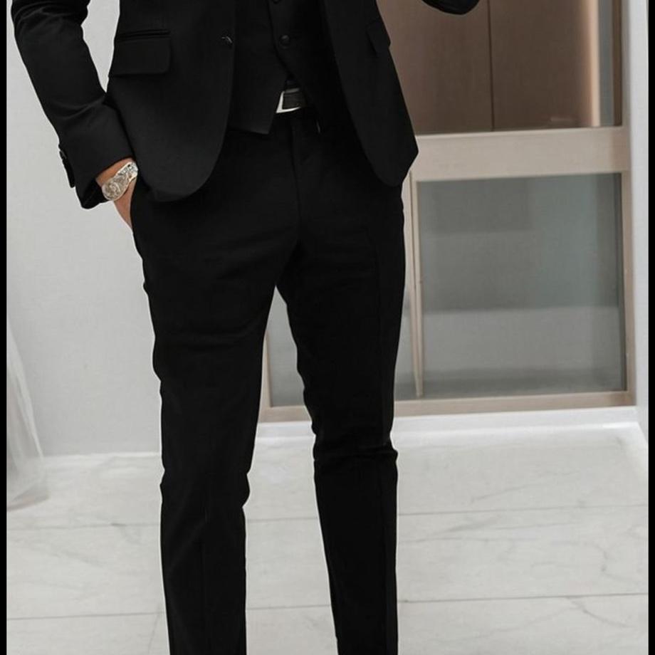 Gentlemen, if you need a little help choosing an outfit that fits the requirements, the groom has selected some great inspiration photos for you!