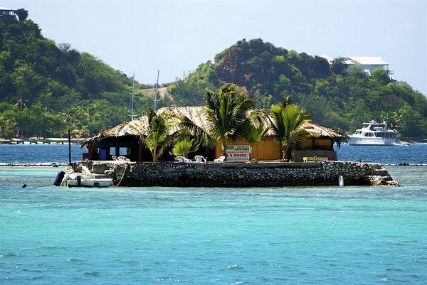 Afternoon drinks on Happy Island, near Palm Island, Grenadines