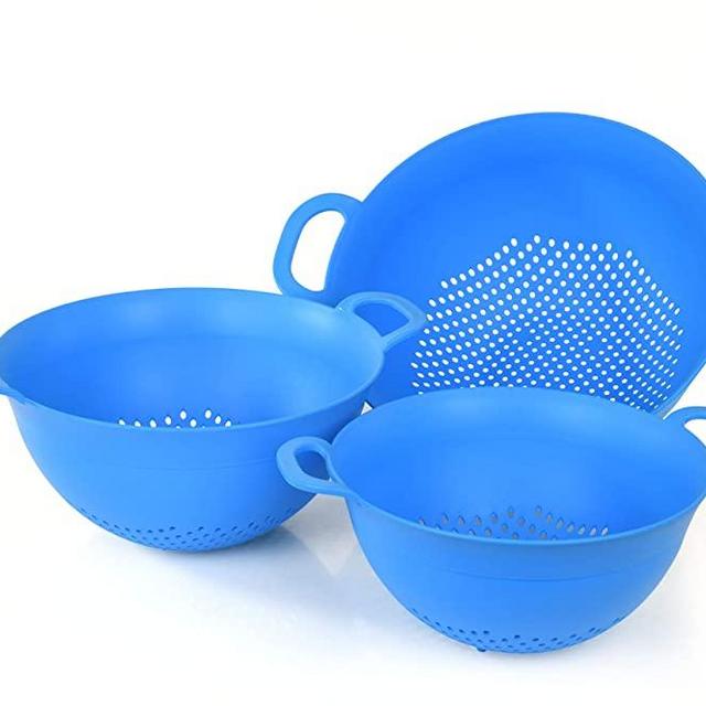 Mintra Home Plastic Strainer Colanders Set: 3, 3.5 and 5 Quart (Blue) Double Strong Handles and Deep Bowl, Safe BPA-Free - Use for Pasta, Noodles, Spaghetti, Vegetables (Assorted Sizes 3pk)