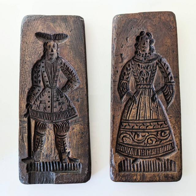 MEDIEVAL ENGLISH CARVING Vintage 1970s Reproduction Hand Finished Carved Wooden Male & Female Wall Hangings, Restaurant Pub Restroom Signs