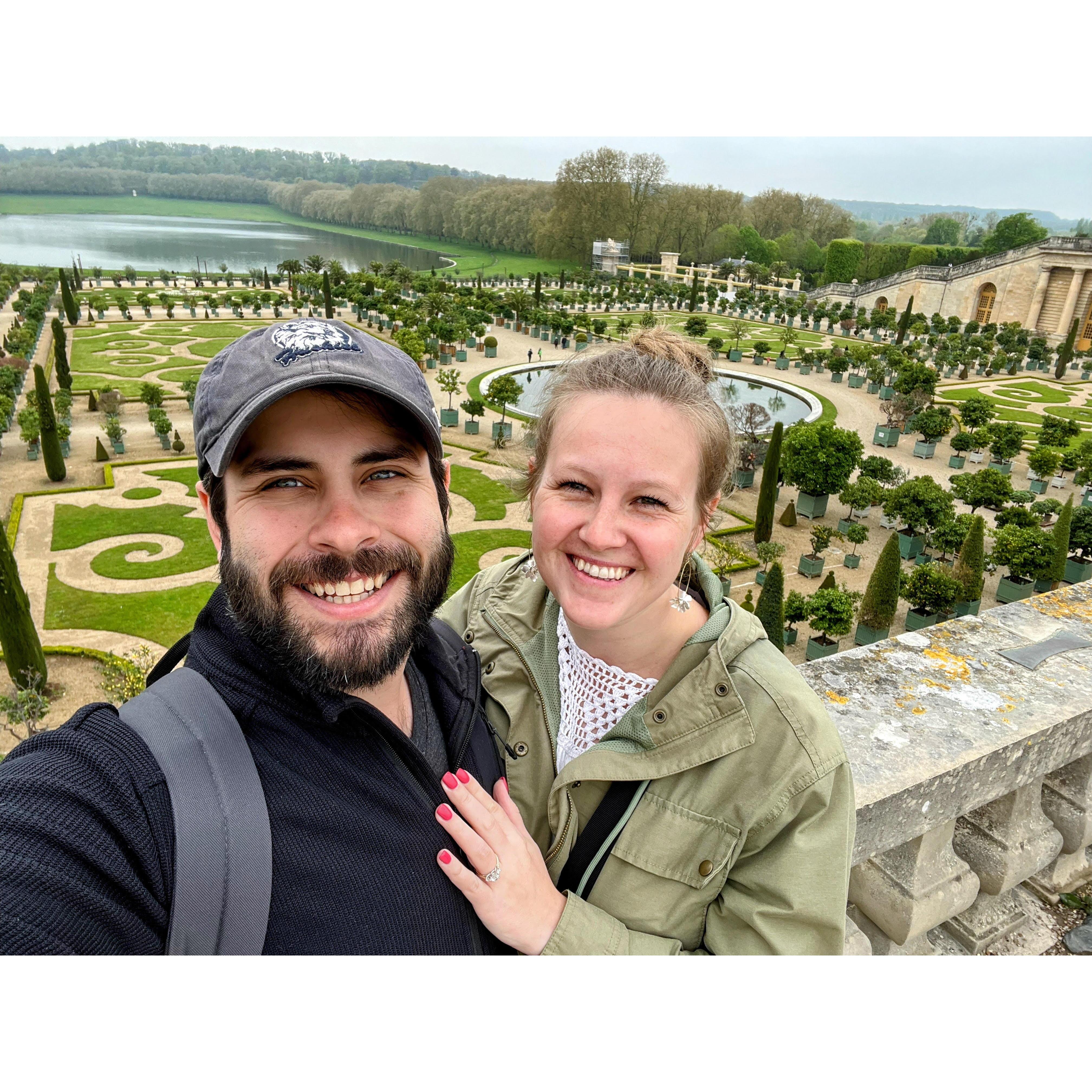 Visiting the Chateau du Versailles.