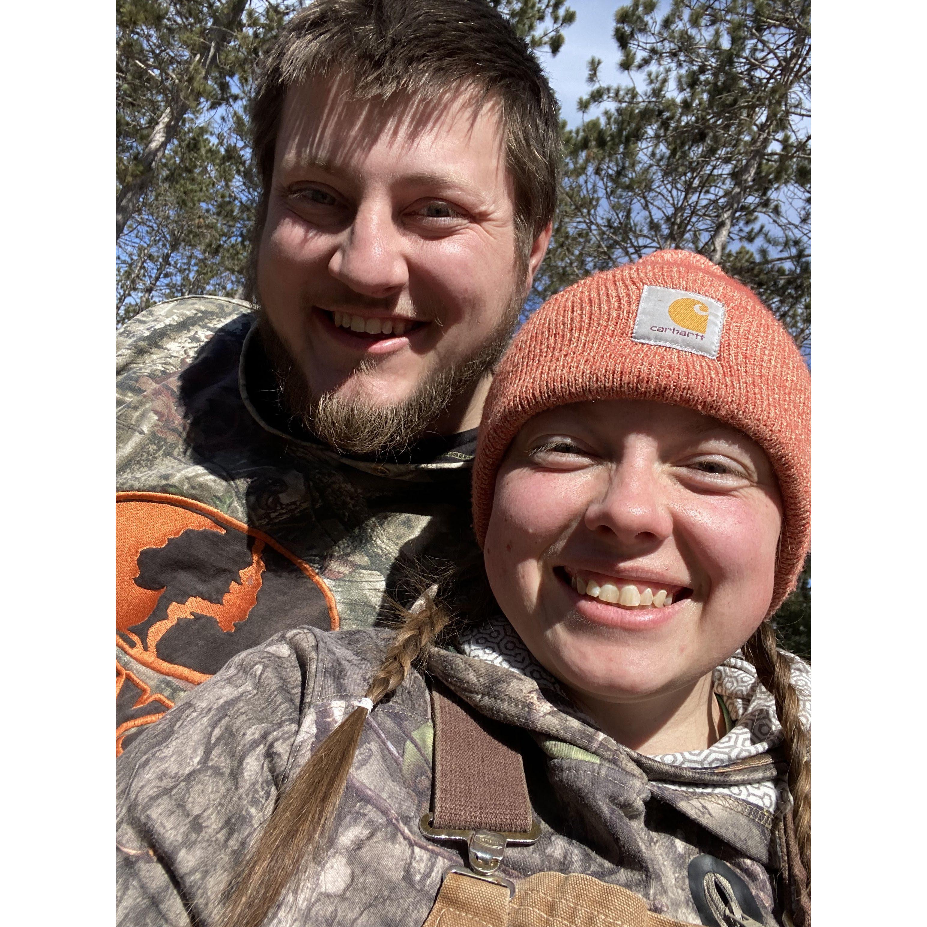 Great team for splitting wood! We might like our camo a bit ;)