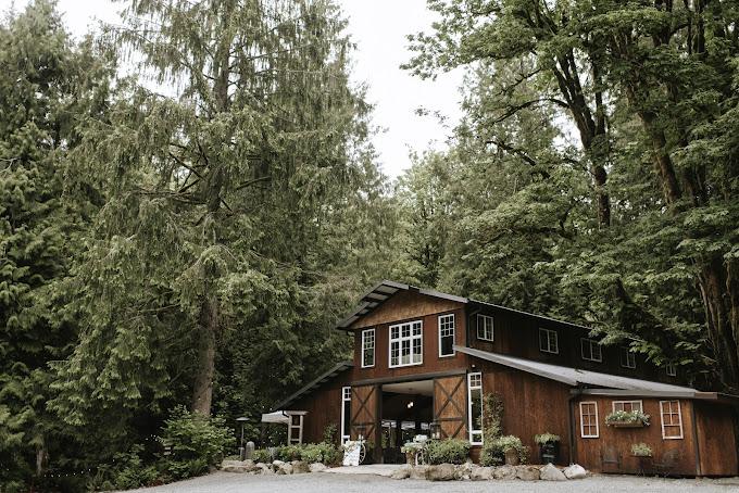 The Wedding Website of Holly Taylor and Dodge Hassell