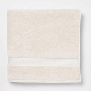 Total Fresh Antimicrobial Hand Towel - Threshold™