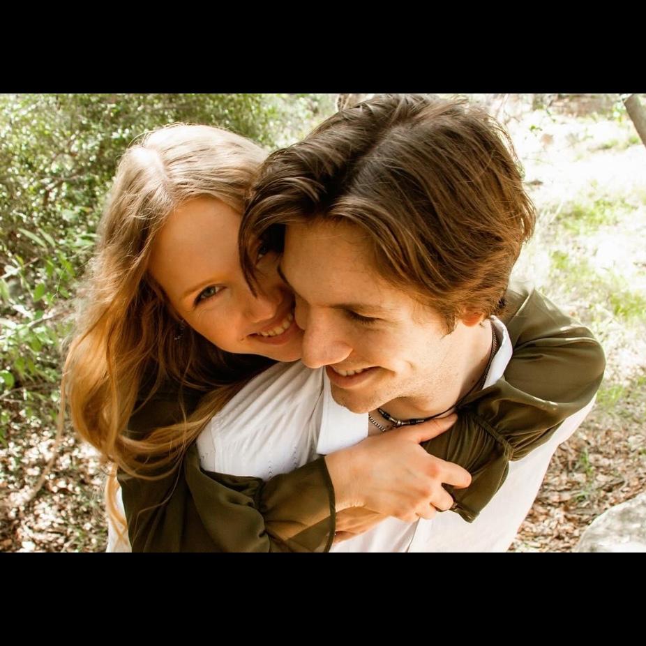 -Engagement photoshoot- it came out beautifully thanks to our friend Nichole! 💗
