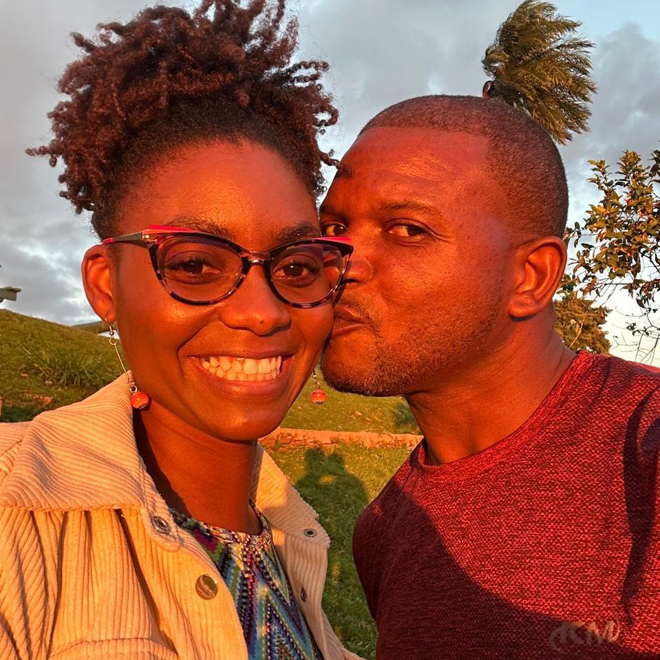1st official day of courtship @ Fort George - sealed with a kiss