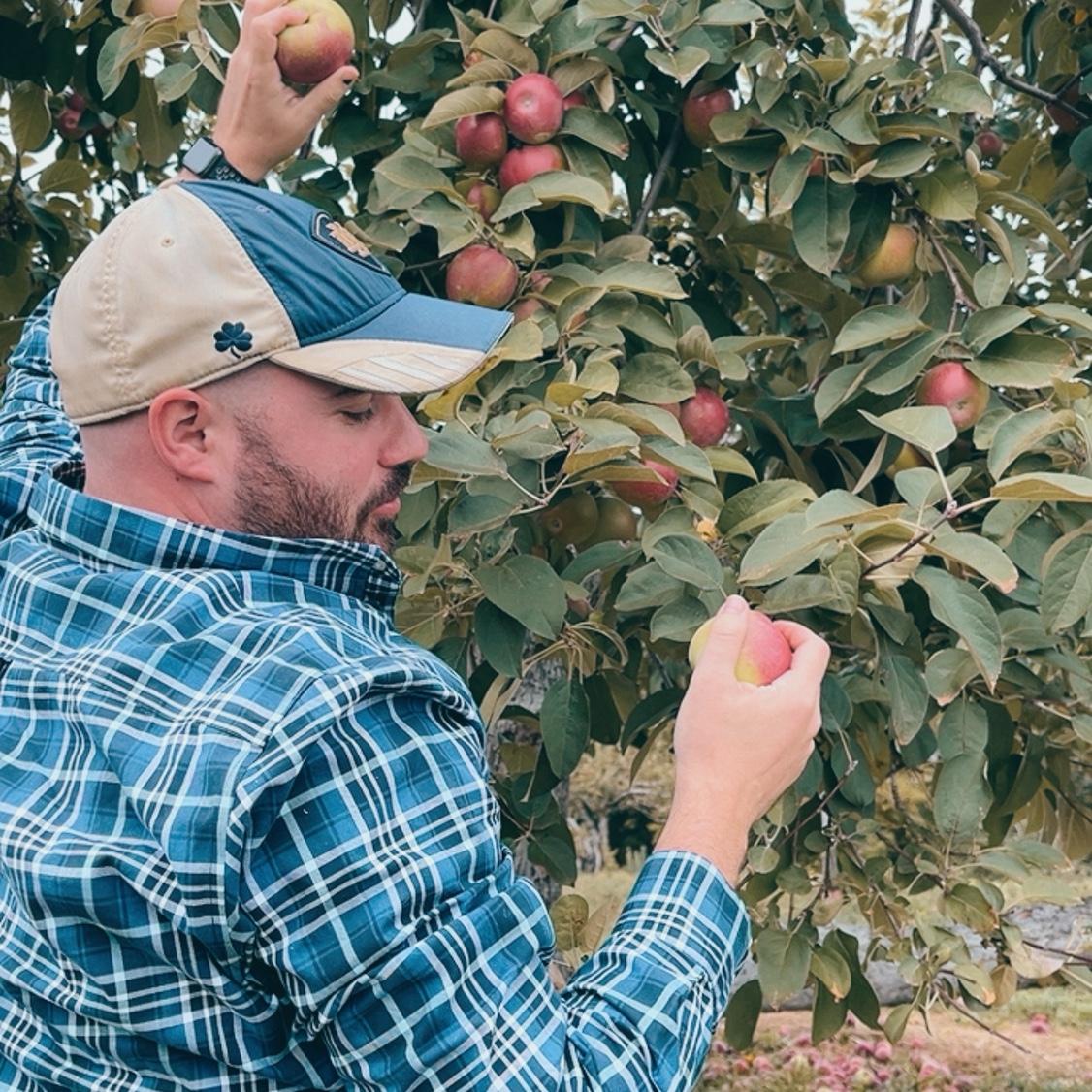 Greg being surprised apples grow on trees 😂