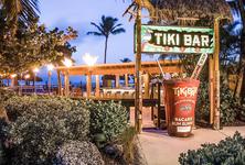 Vist the Famous Tiki Bar At Holiday Isle & snap a pic with the GIANT rum drink! 🍹🗿