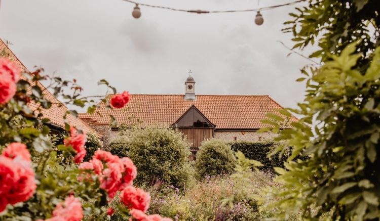 The Wedding Website of Noosha Kamtarin and Azzen Garcia