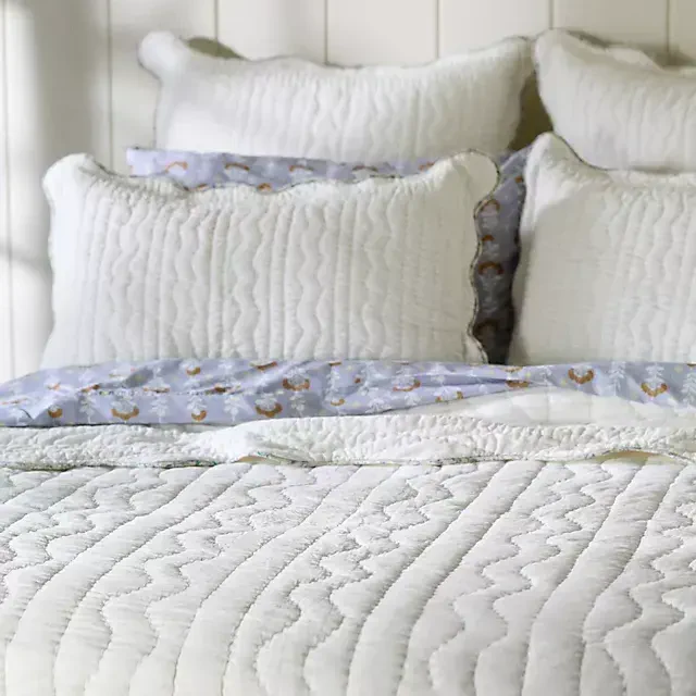 Iluka Cotton Solid Floral Edge Quilt