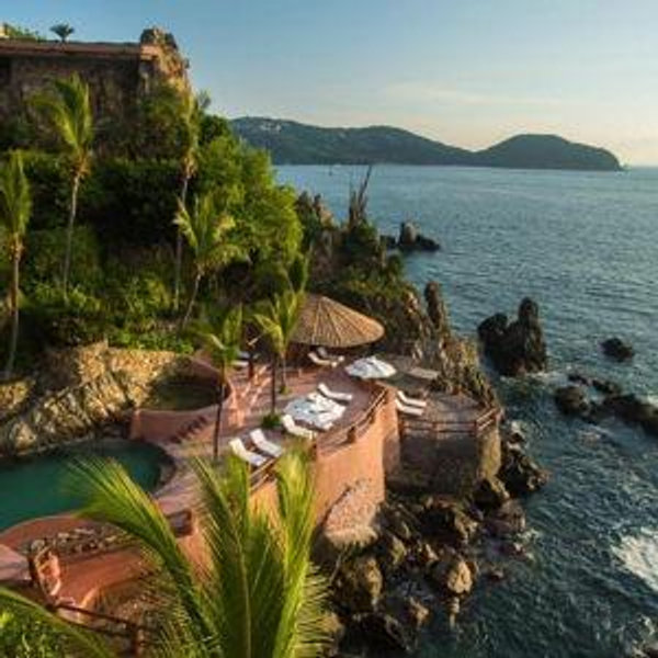 Honeymoon Hotel (La Casa Que Canta)