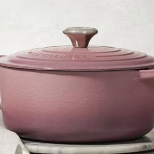 Signature Round Dutch Oven