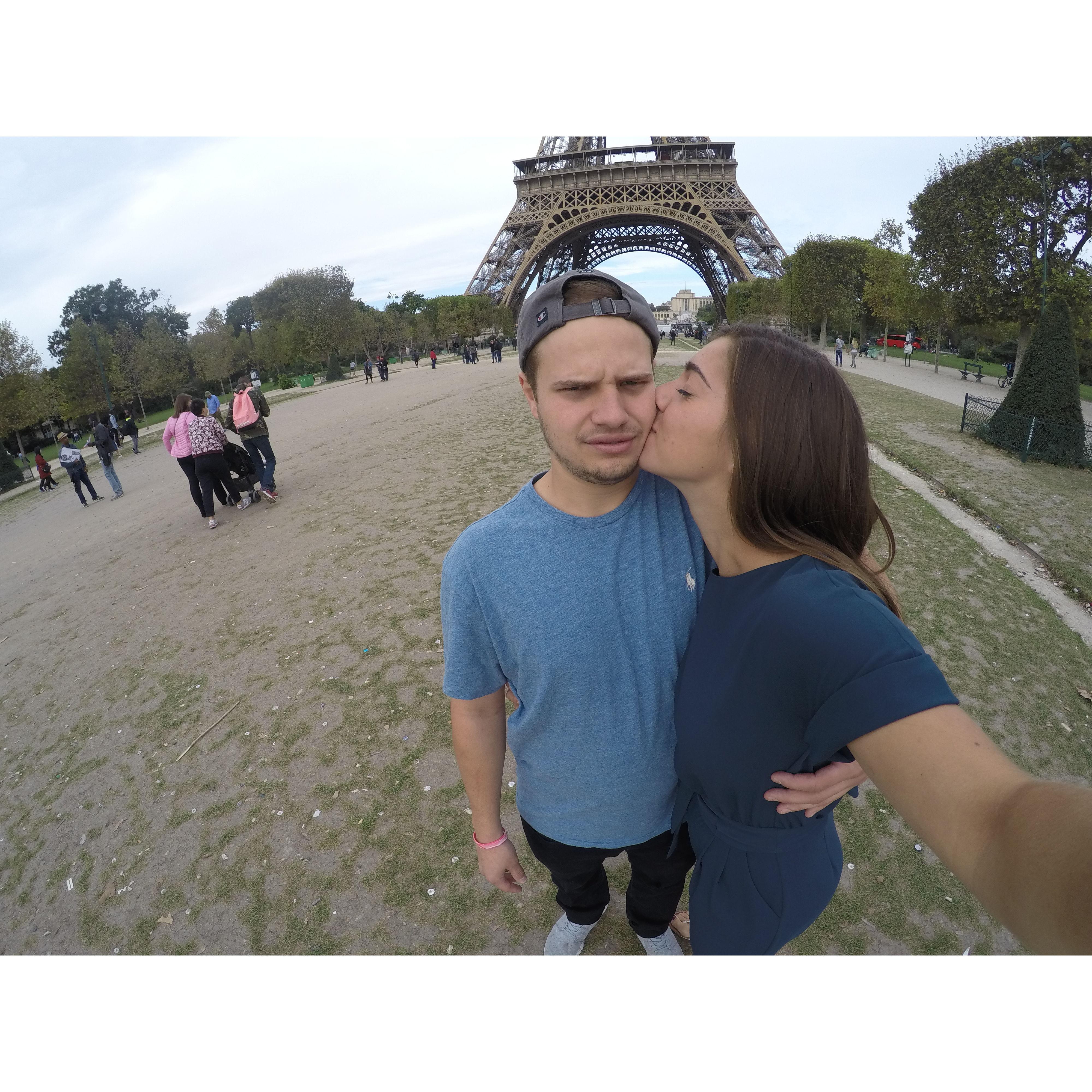 Joe putting up with all my photos - Paris, FR