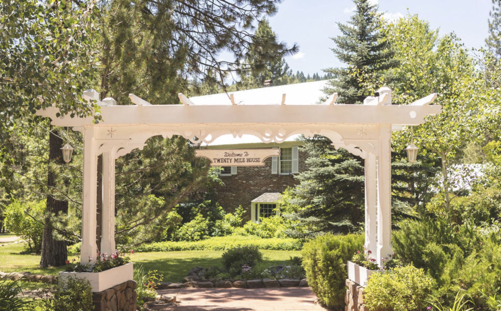 The Wedding Website of Taylor Jones and Logan Wolf