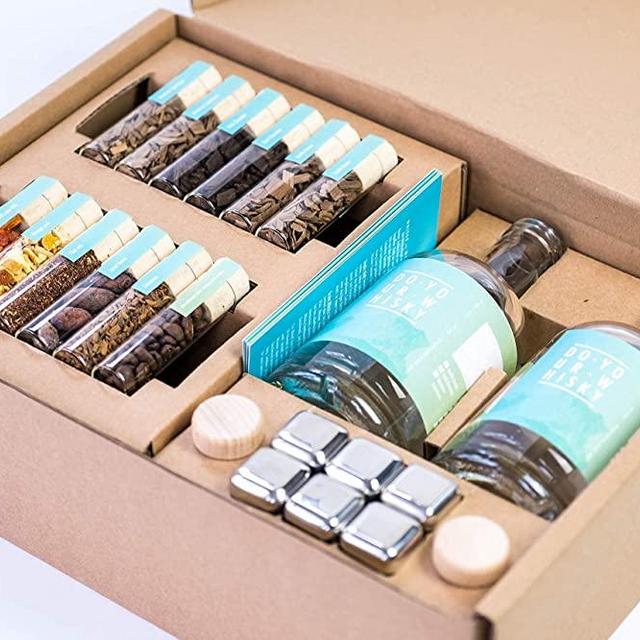 DO YOUR WHISKY Infusion | DIY Kit for Homemade Whisky Flavor | Original Gift Set | 12 Woodchip Blends & Botanicals in Glass Tubes | 6 Whiskey Stones | DO YOUR GIN as Seen in GQ, Vogue