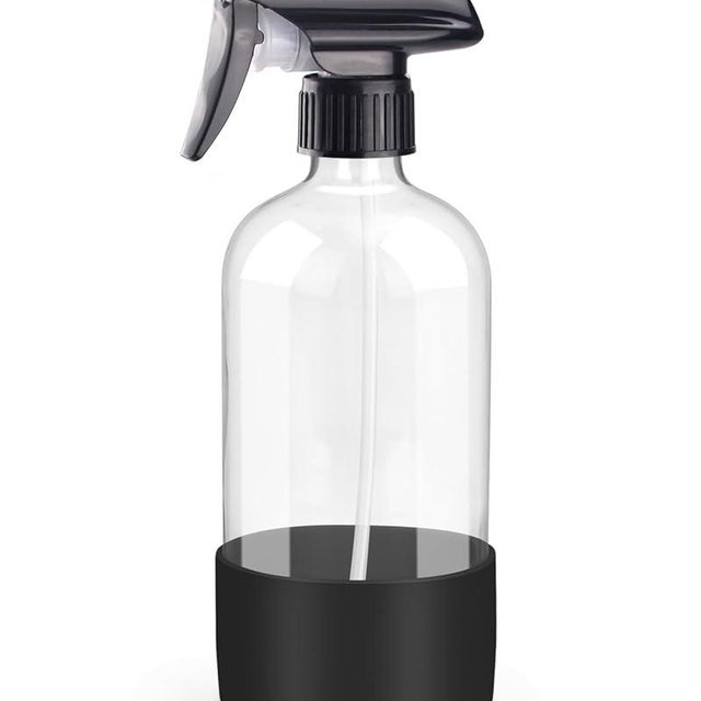 Rionisor Glass Spray Bottles with Silicone Sleeve Protection, Empty 16OZ Reusable Spray Bottles, Refillable Containers with Spray Nozzles for Cleaning Solutions, Plants and Essential Oils 1 Pack Black