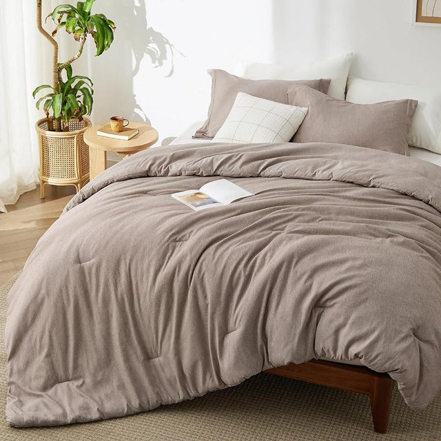 Bedsure Oversized Queen Comforter Set - Khaki Oversized Queen Size Comforter, Soft Bedding for All Seasons, Cationic Dyed Bedding Set, 3 Pieces, 1 Comforter (98"x98") and 2 Pillow Shams