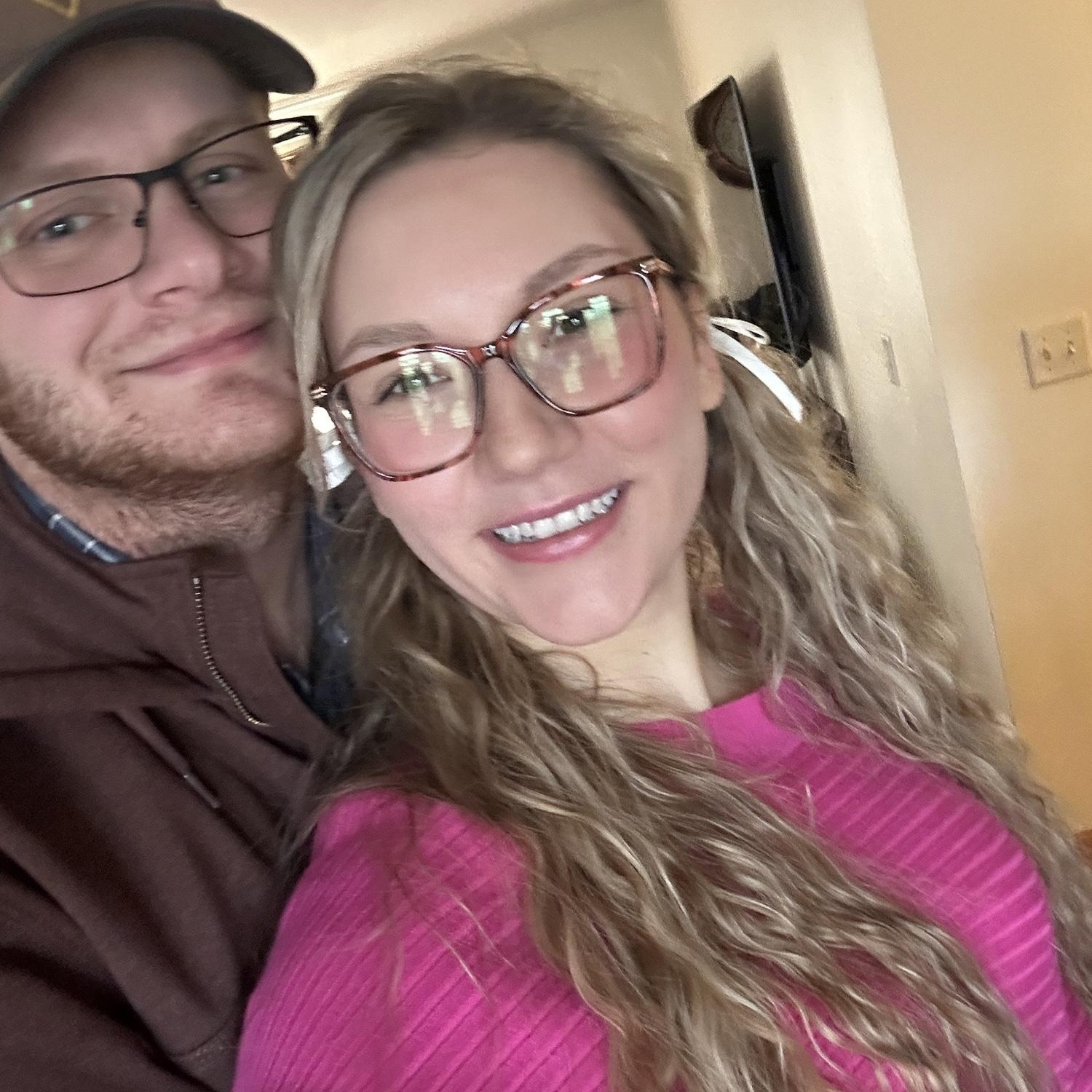 At Anna’s moms house about to go on a date 🥰