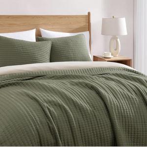 WRENSONGE King Size Quilt-3 Pieces Lightweight Bedspreads Olive Green King Quilt Bedding Set for All Seasons, Soft Summer Coverlet with 2 Pillow Shams Suitable for Bed, Couch, Quilt Blanket