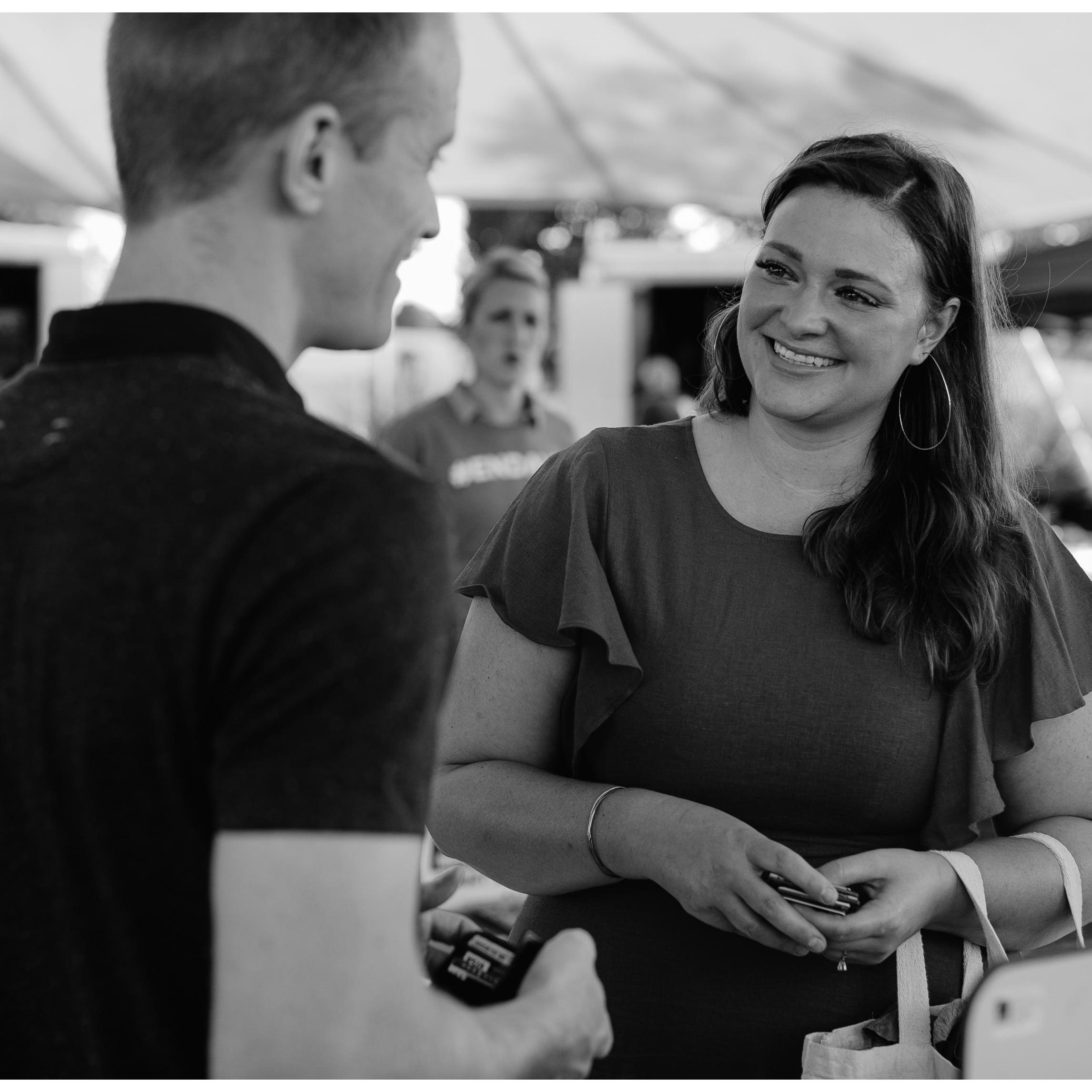Okay, wait, who's paying for the carrots? :: Farmers' Market in Fall 2018