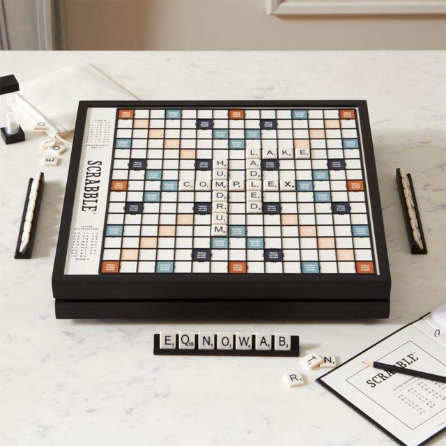 Scrabble ® Deluxe Edition