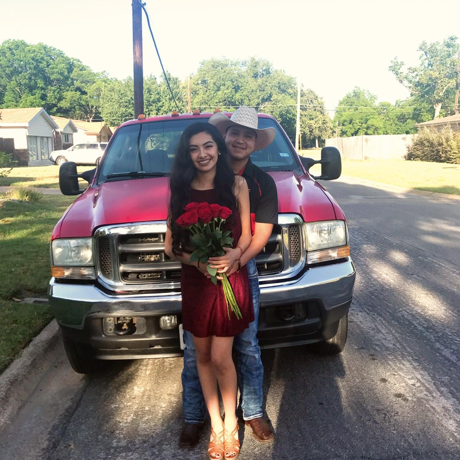 One anniversary dinner date 2018
Un cita de aniversario en 2018