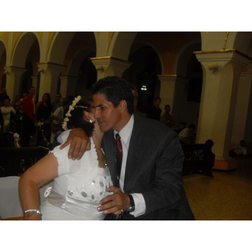 Arge e Isa Bodas Oro Iglesia San Laureano 2015