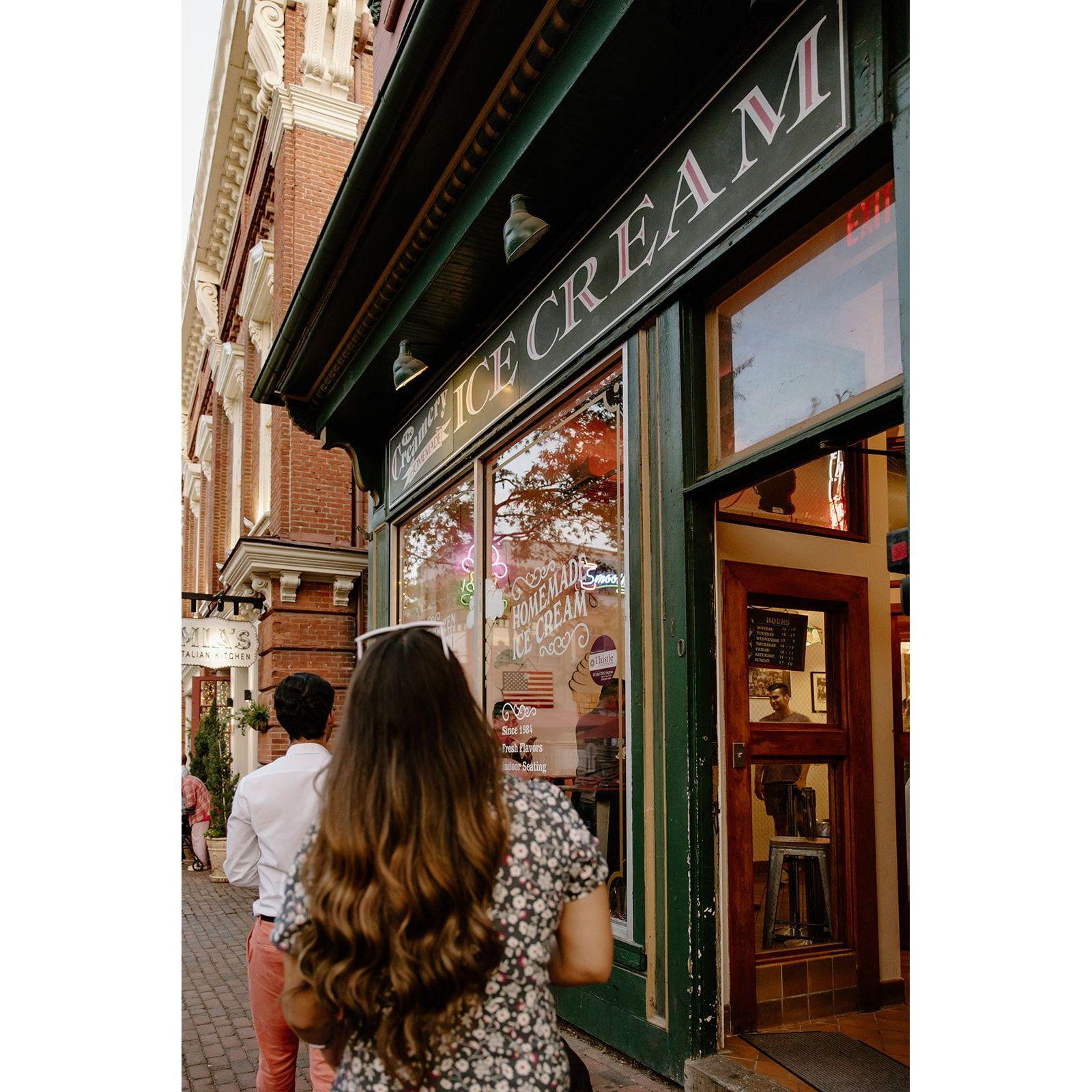 Este fue el lugar en donde Marjorie y Carlos comieron helado en su primera cita / This is the place where Marjorie and Carlos had ice cream during their first date