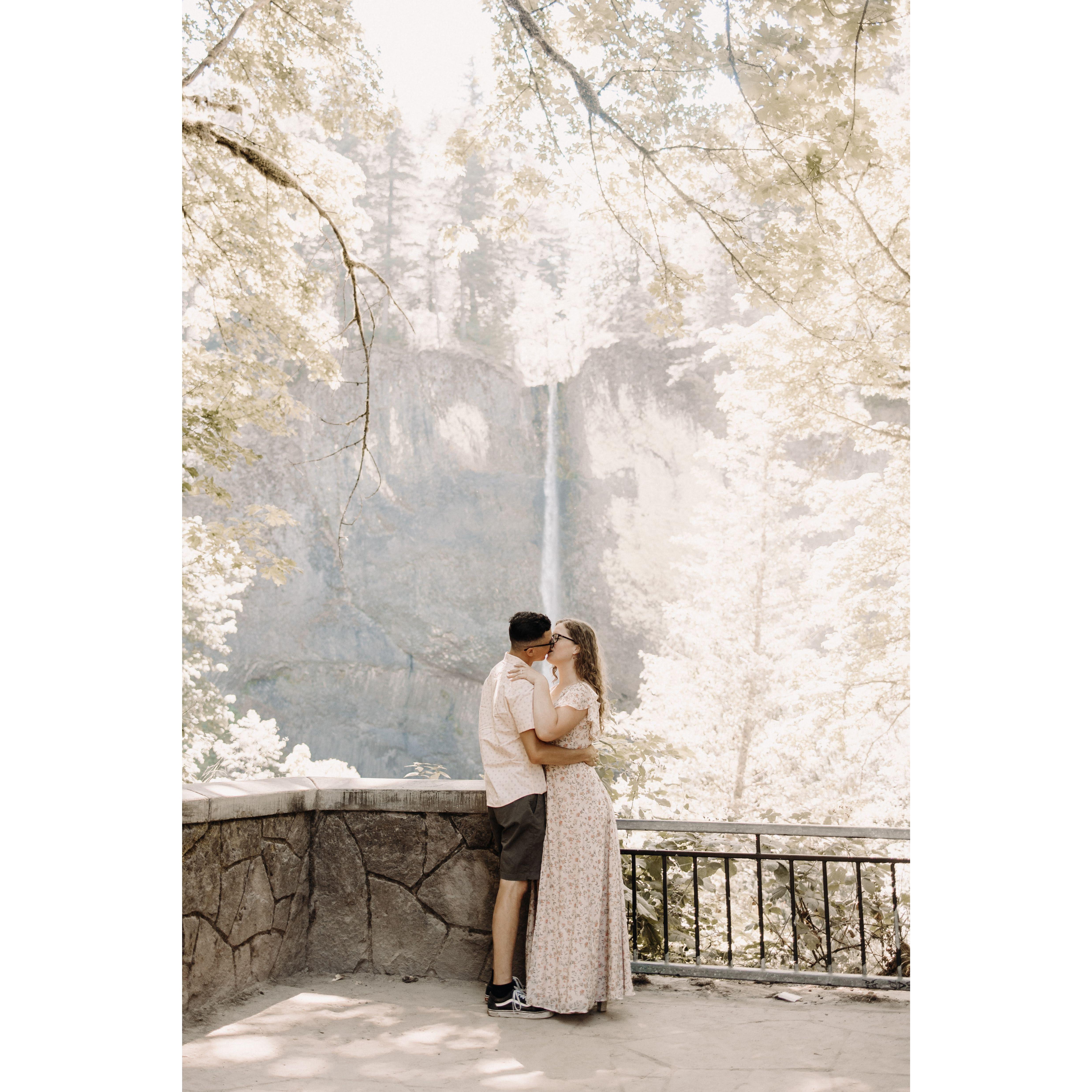 Engagement photos around Multnomah Falls- 2023