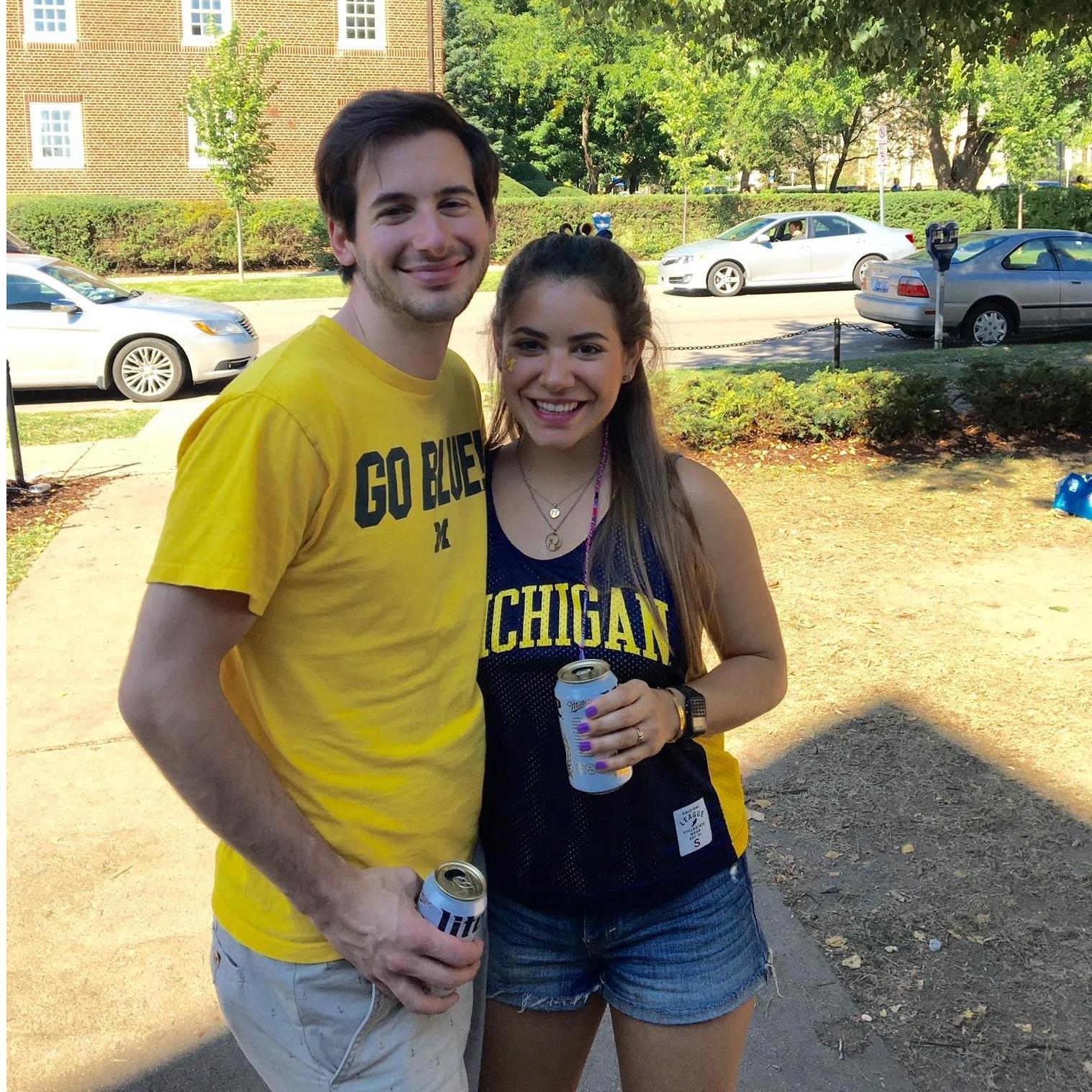 Game day, GO BLUE! | Día de partido, ¡GO BLUE!