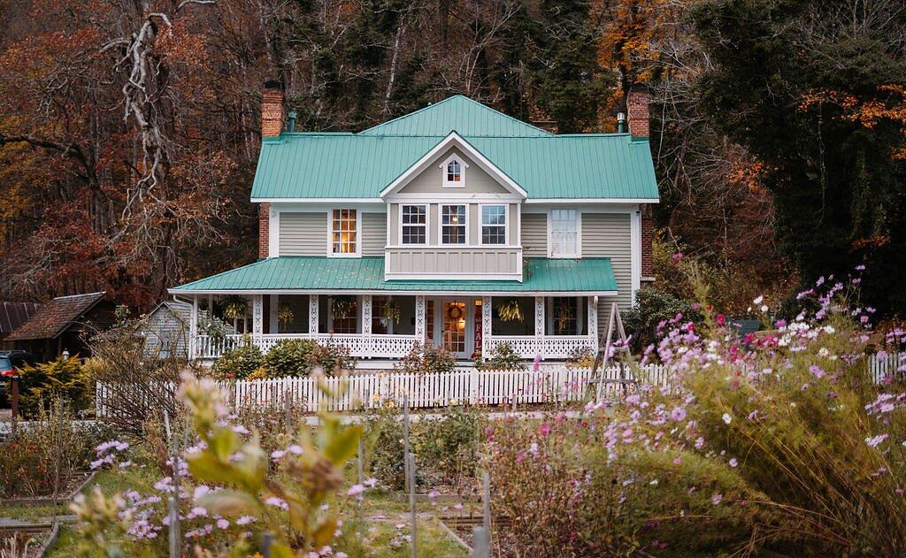 The Wedding Website of Sarah McIntire and Cameron Clark