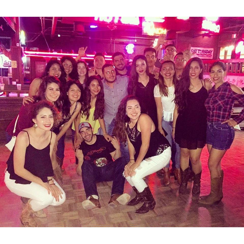 April 16 -Celebrating crossing Greek! No idea what our future would hold. -- Celebrando nuestro logro uniéndonos a nuestra respectiva hermandad/fraternidad. No teníamos idea de nuestro futuro.