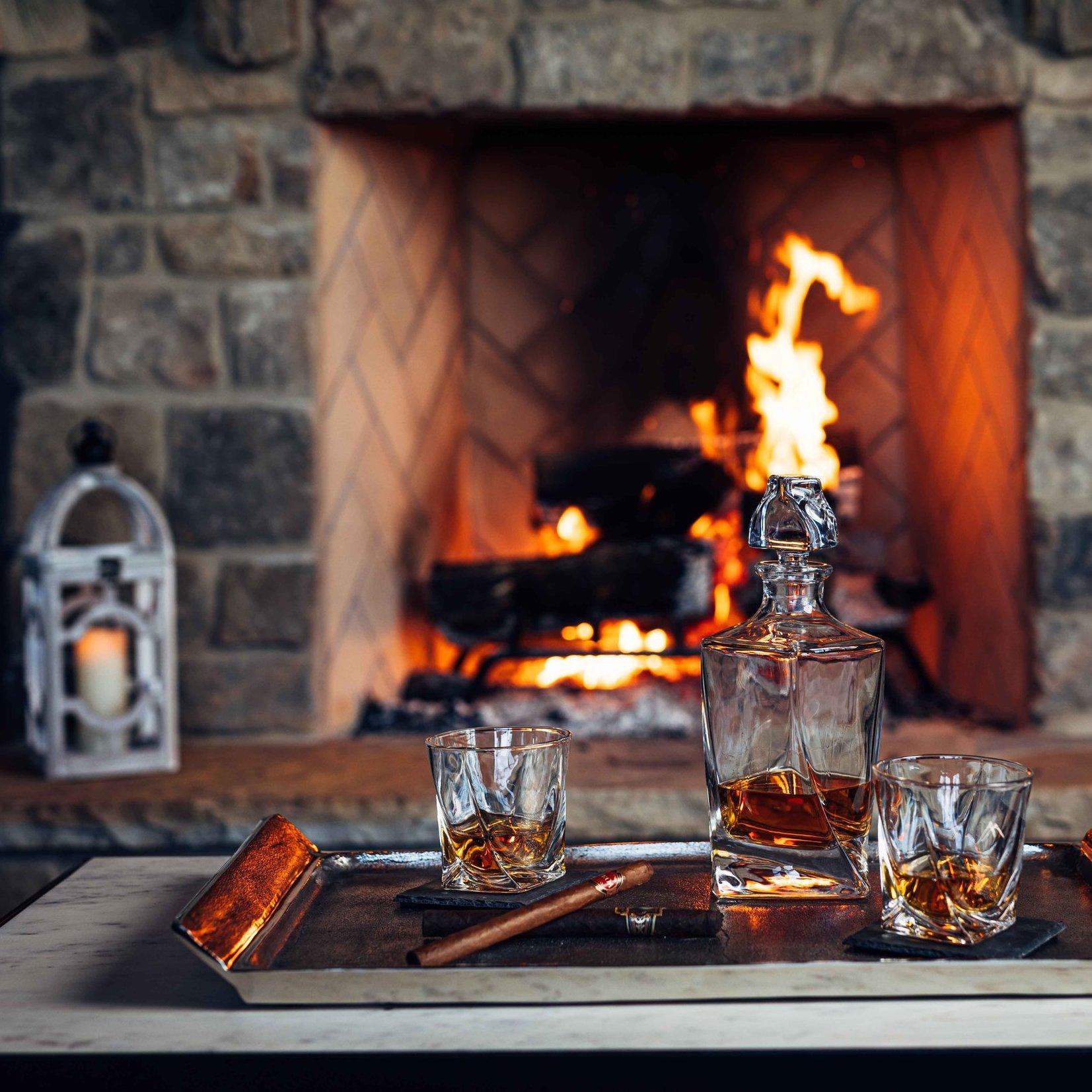 evening dining and cocktails at The Creag
