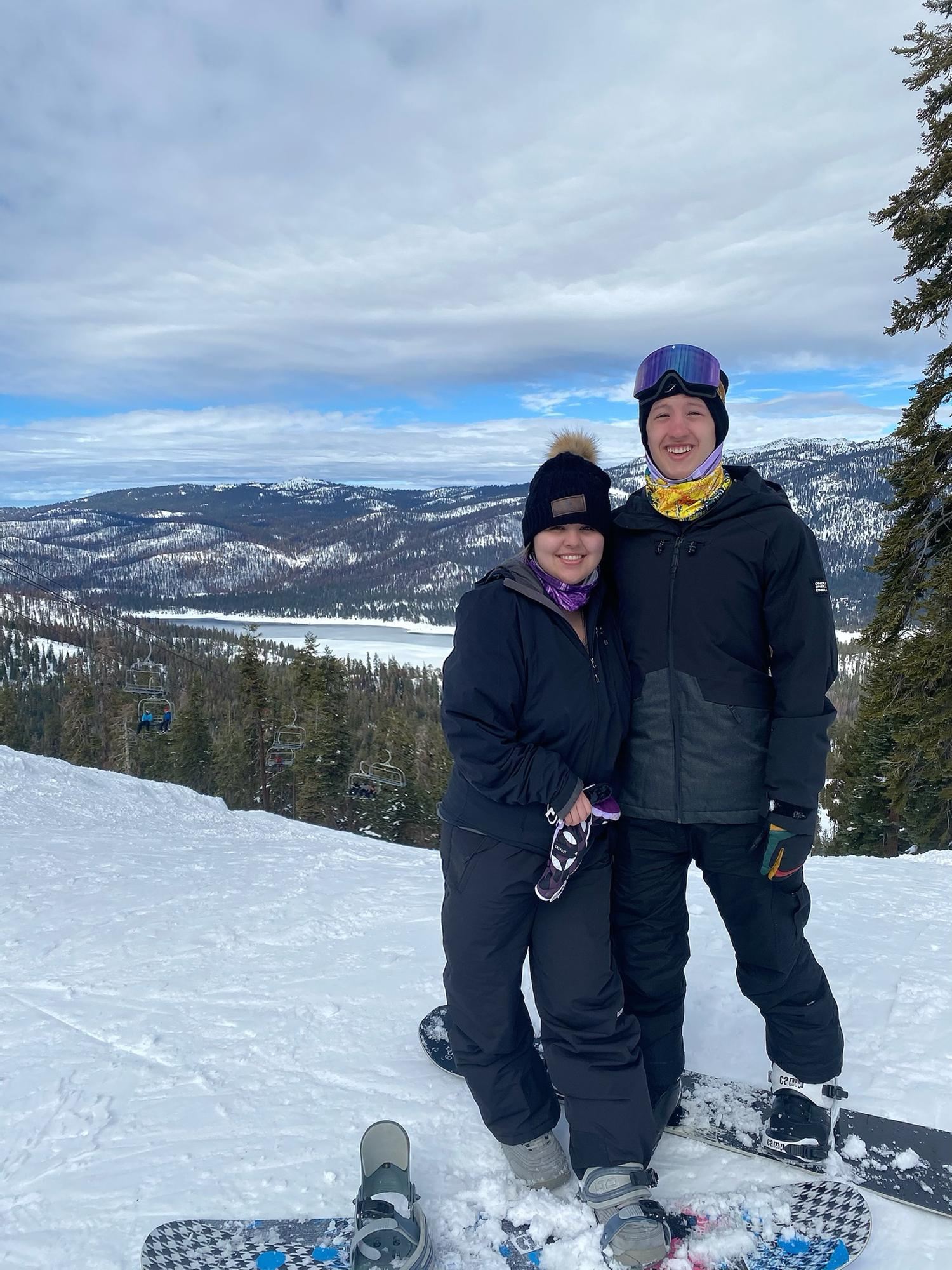 Snowboarding in China Peak
2021