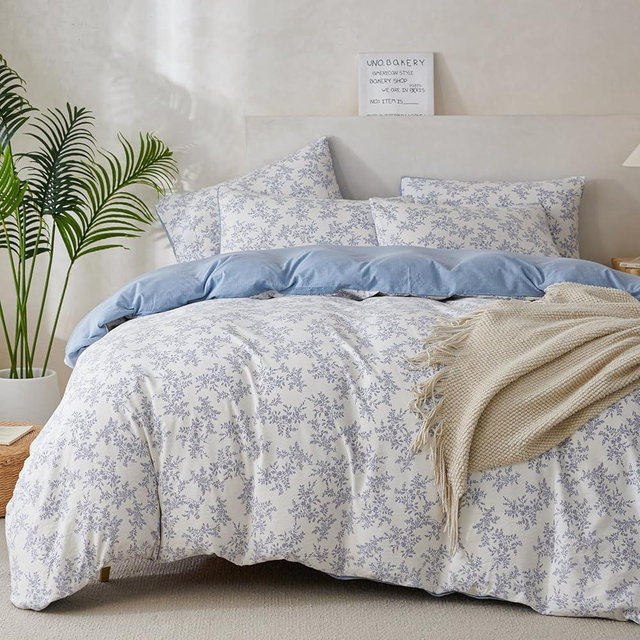 BUPIRD Floral Queen Comforter Set Soft Cute Floral Bedding Comforter Sets Garden Style Blue Flower Print Botanical Flowers Queen Comforter Set for All Seasons 1 Comforter and 1 Pillowcases