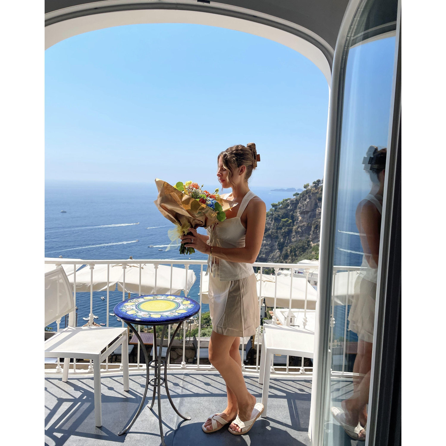 8/13/24 — The bouquet Olivia took 100 photos with because she was too sad to leave it behind in Positano.