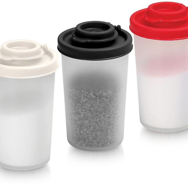 SIGNORAWARE Salt and Pepper Shakers Moisture Proof Salt Shaker to go Camping Picnic Outdoors Kitchen Lunch Boxes Travel Spice Set Clear with colored lids Plastic Airtight Dispenser (Large,3 pack)