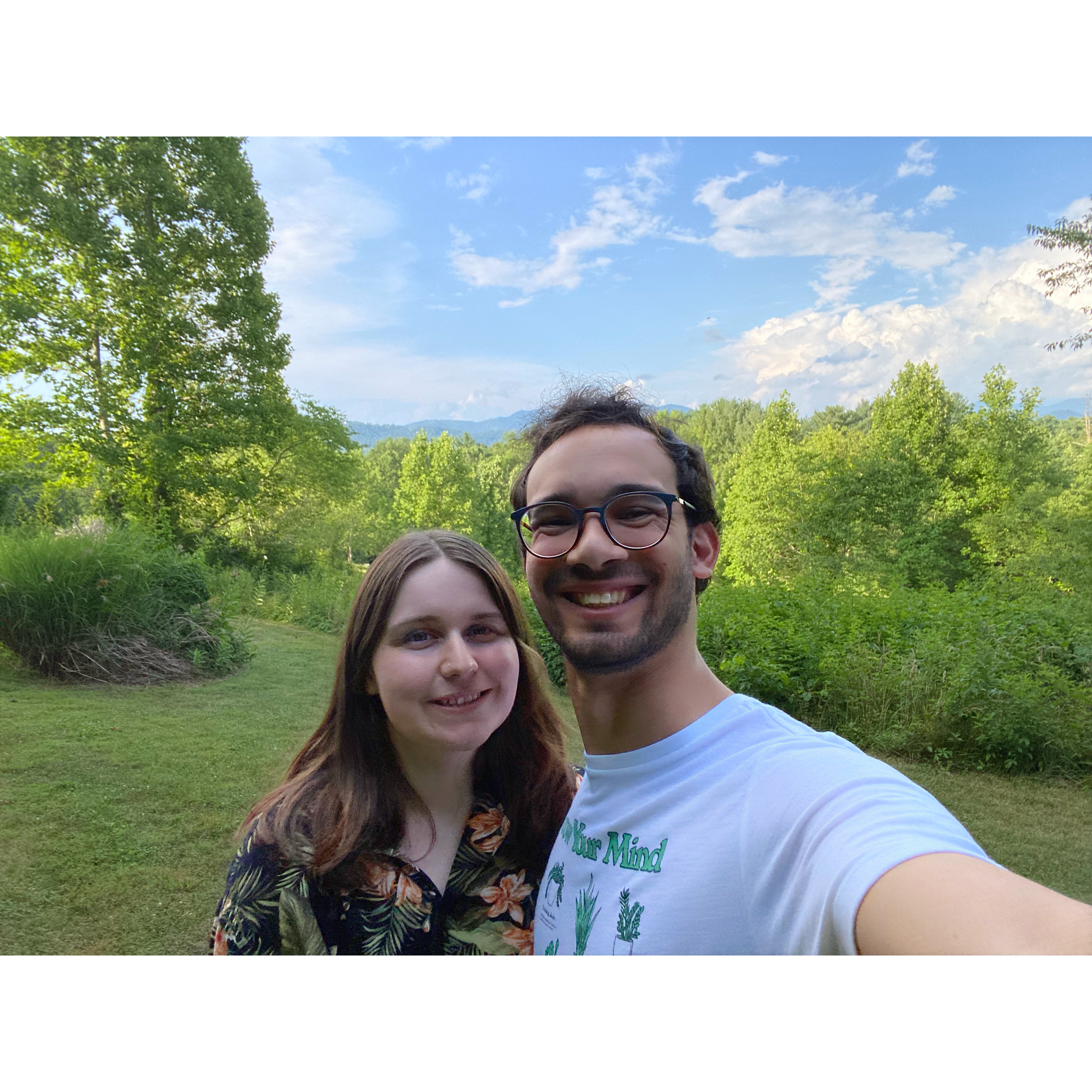 Soaking up the sunshine of the smokies.  - Tomando el sol en las montañas.