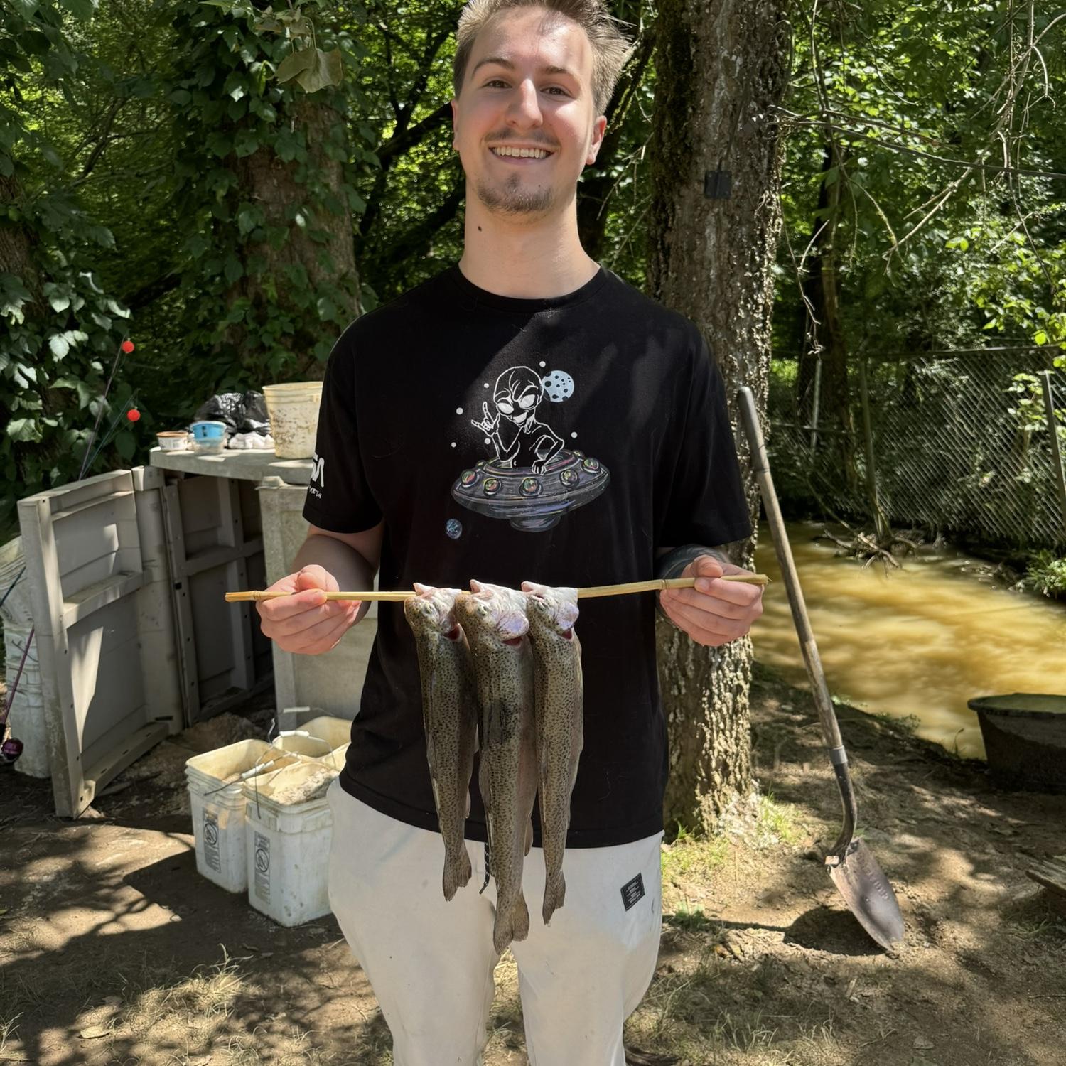 🎣
